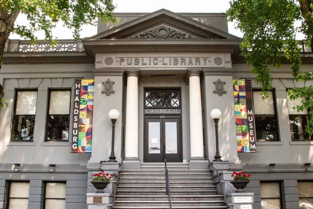 The front of the Healdsburg Museum.