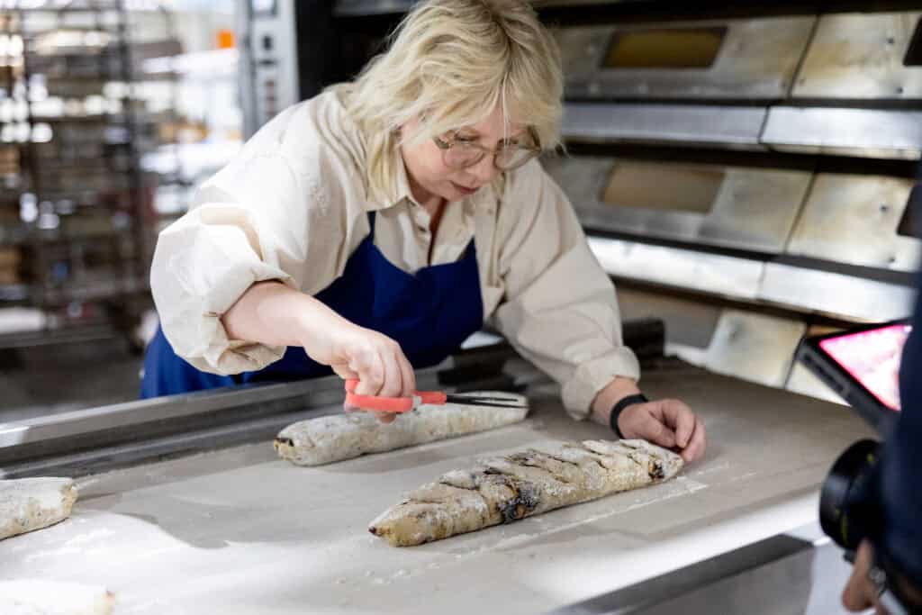 shaping and scoring the loaf