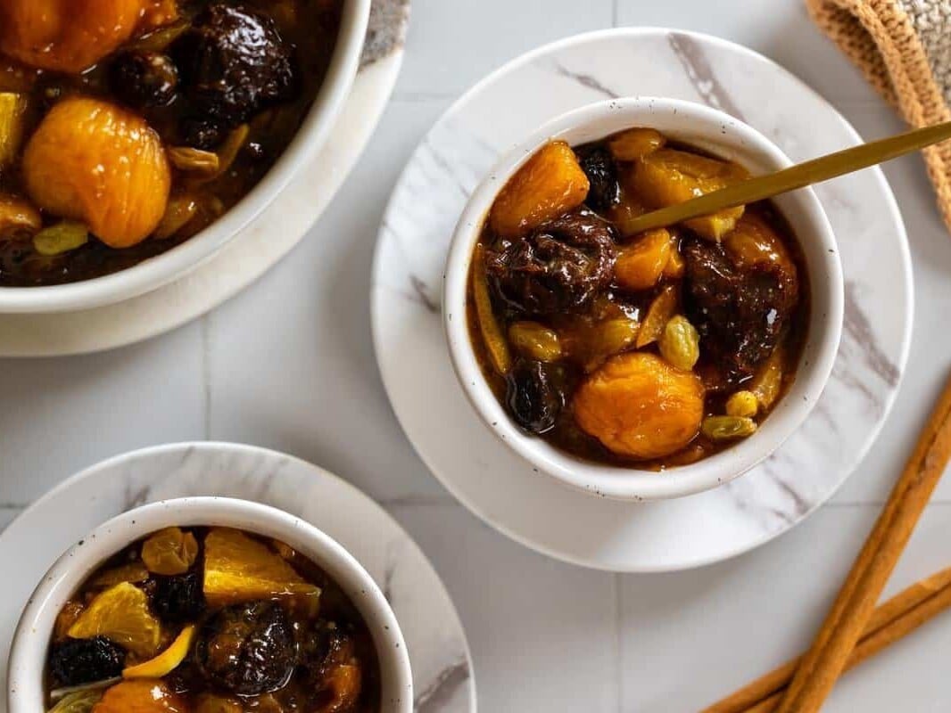 bowls of sot suppe on a white background